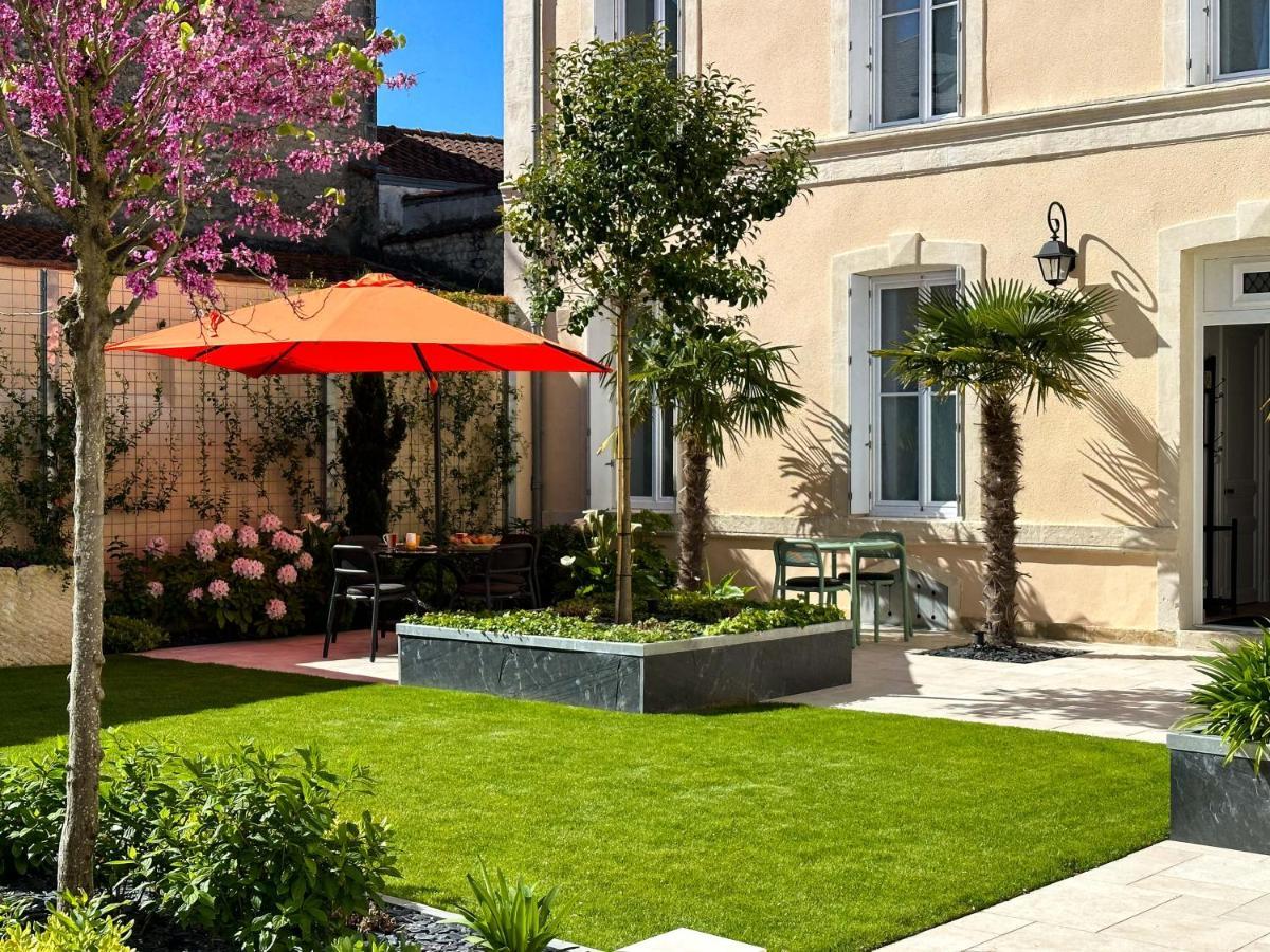 Nouvelle Vague Hotel Фура Екстериор снимка