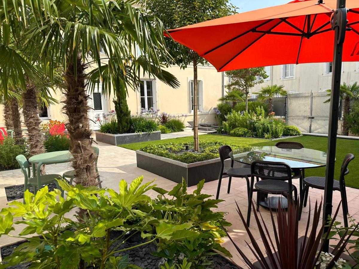 Nouvelle Vague Hotel Фура Екстериор снимка