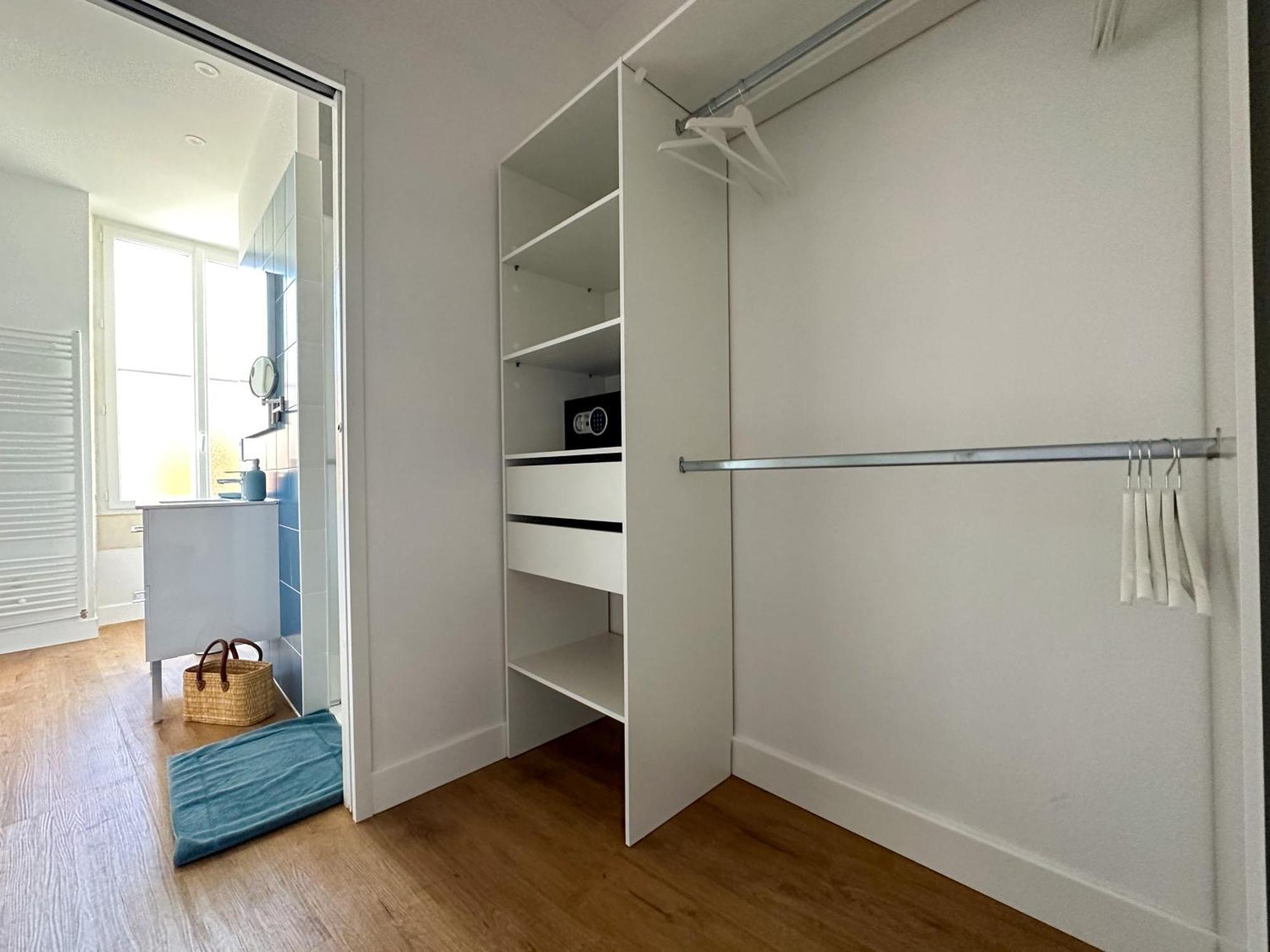 Nouvelle Vague Hotel Фура Стая снимка